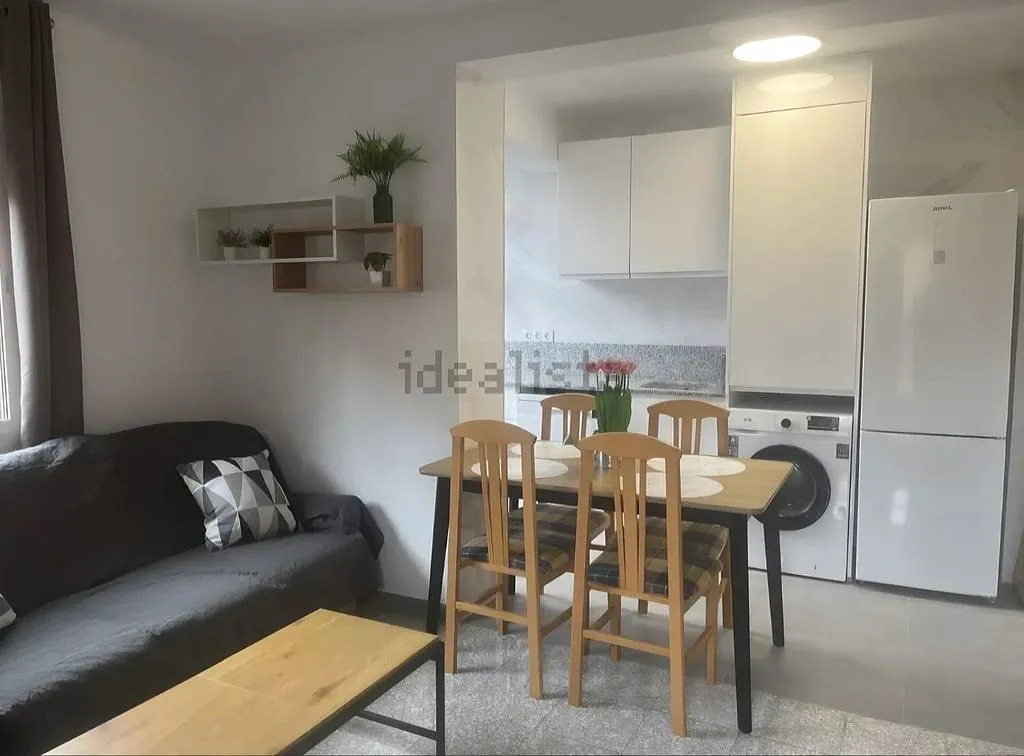 Söögituba - Furnished Flat with Balcony in Almería Centre