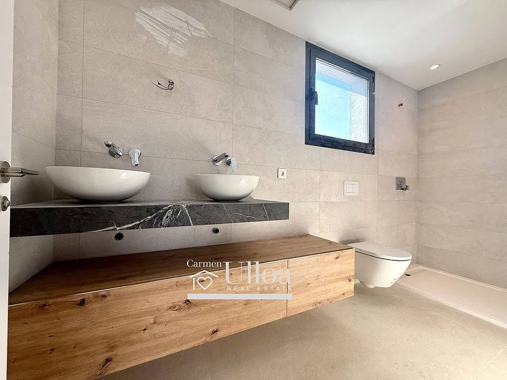 Vannitoad - New Chalet with Pool near La Font Beach