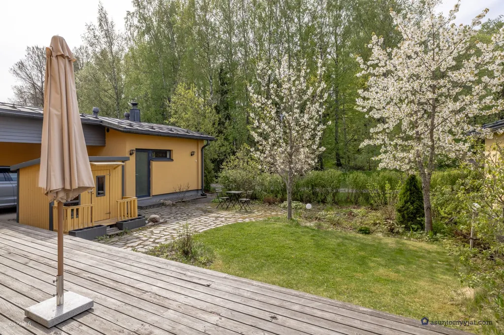 Aed - Stone House with Garden in Torpparinmäki, Helsinki