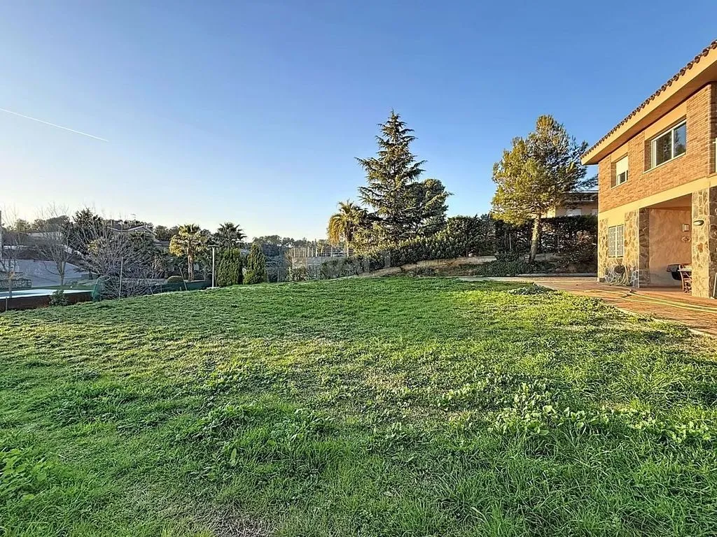 Jardin - Luxury Detached House with Wellness Features in Sabadell