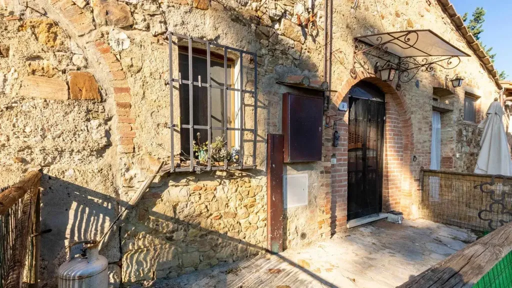 Aed - Rustic Cottage with Terrace near Monteriggioni