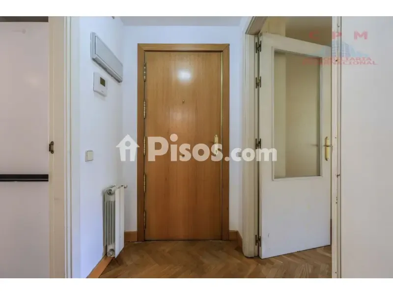 Esik - Furnished Apartment with Pool in Adelfas
