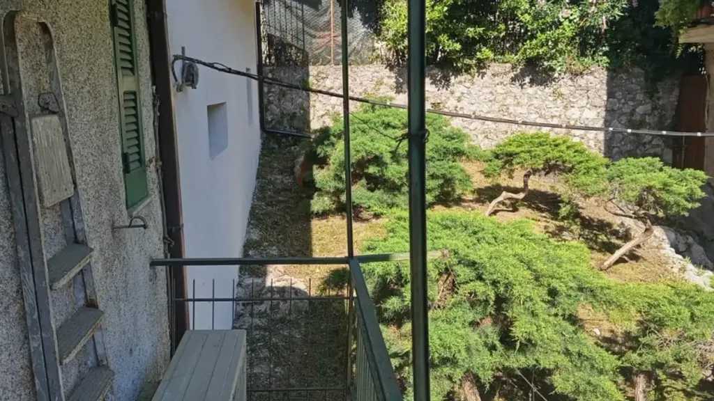 Balcon - Two-Bedroom Apartment with Balcony in Moricone