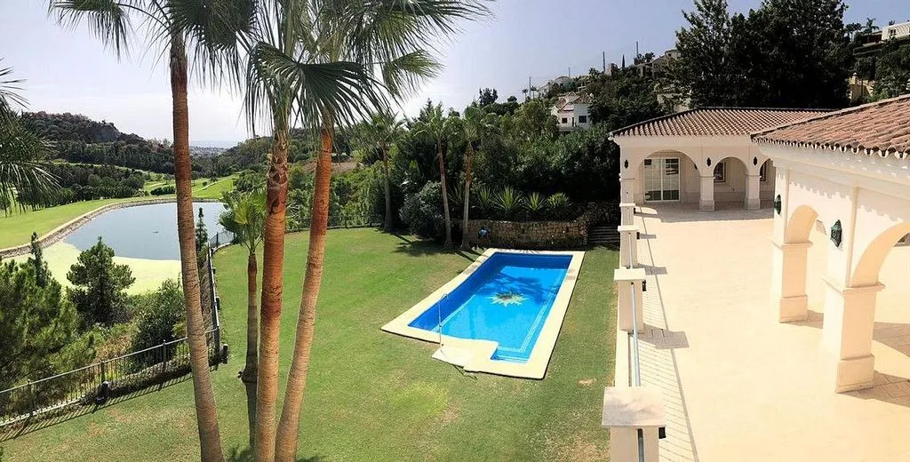 Piscina - Luxury Villa with Sea View in Benahavís