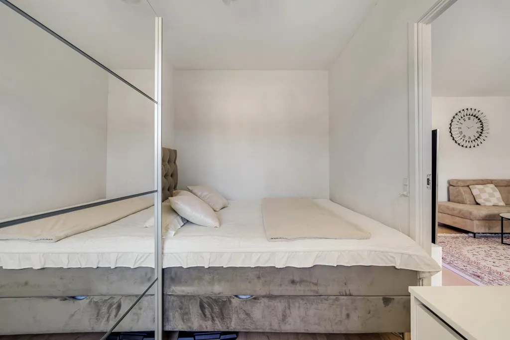 Magamistoad - Condo with French Balcony in Hillerød