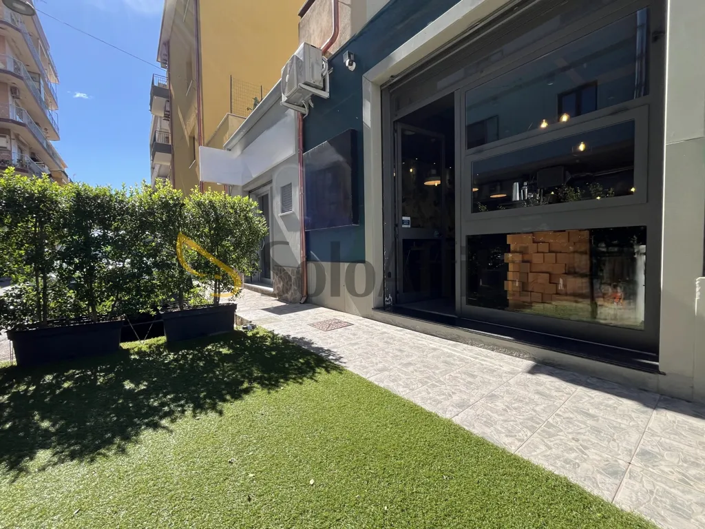 Välivaade - Commercial Unit with Seafront View in Catanzaro Lido
