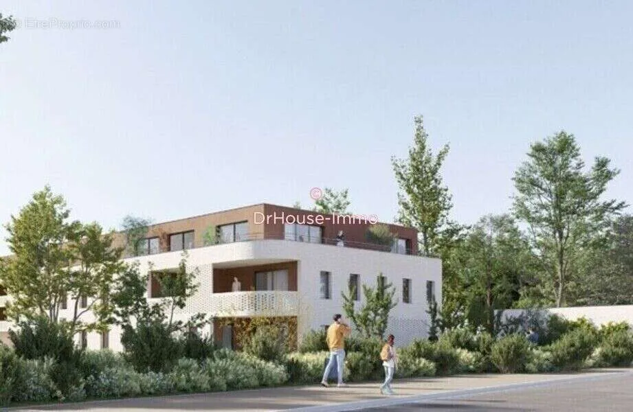 Duplex Apartment with Garden in Pessac