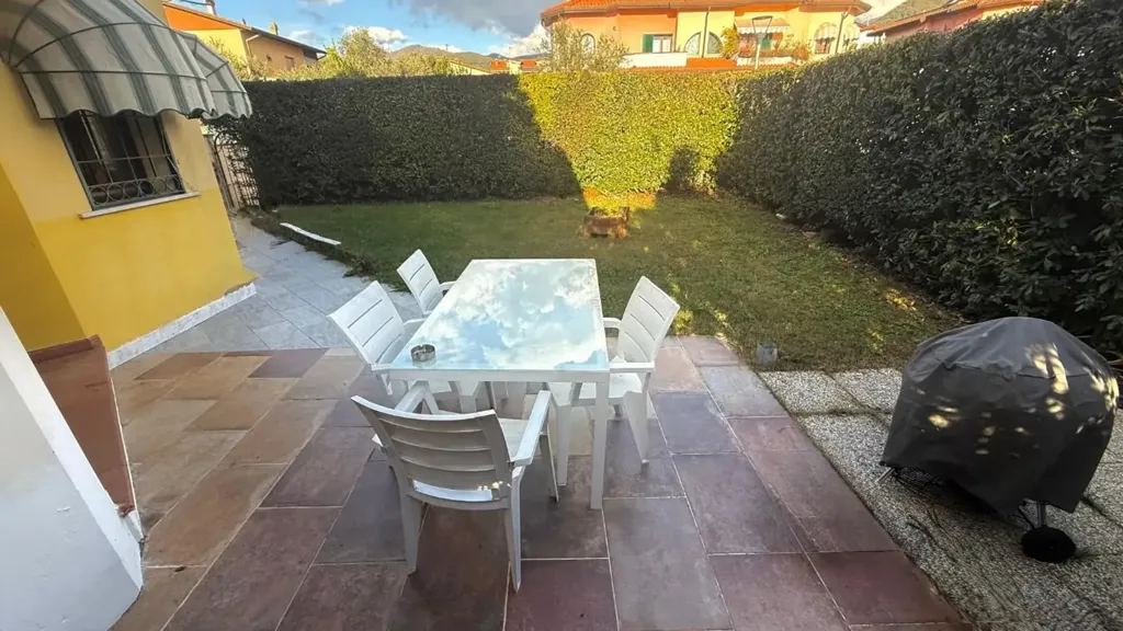 Terrasse - Ground Floor Apartment with Private Garden in Luni