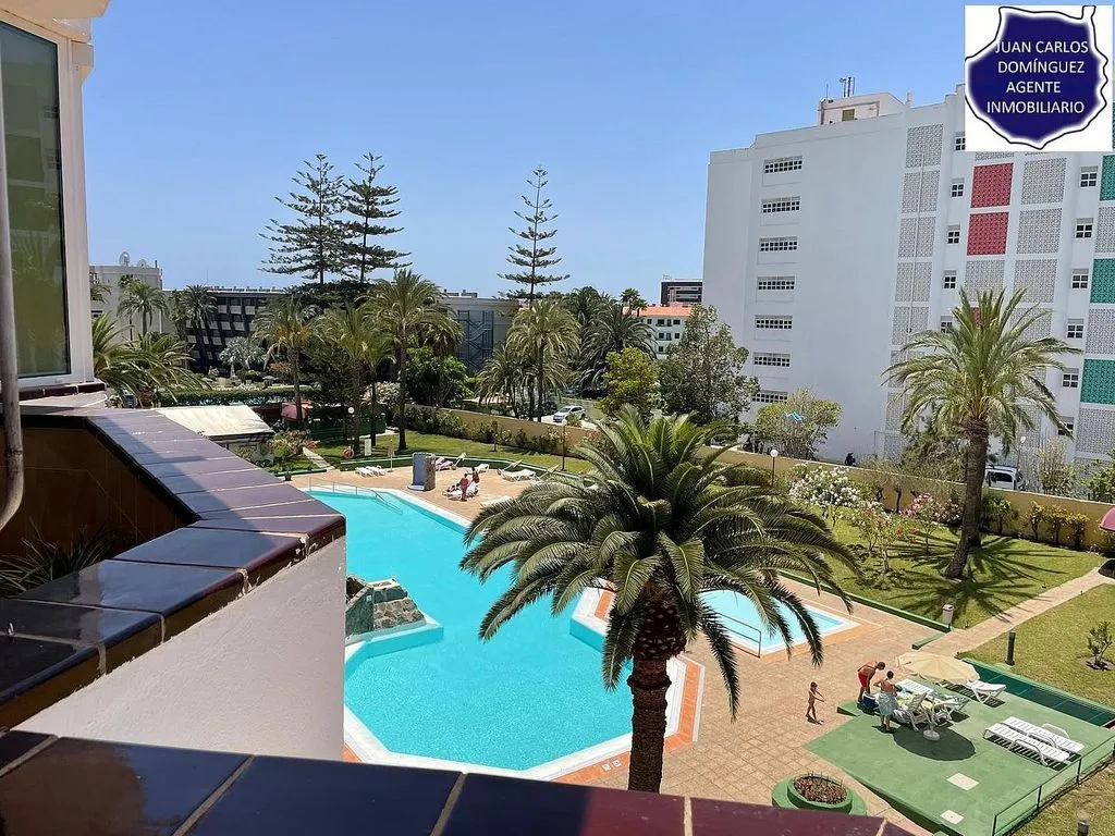 Piscina - Spacious Apartment with Balcony in Playa del Inglés
