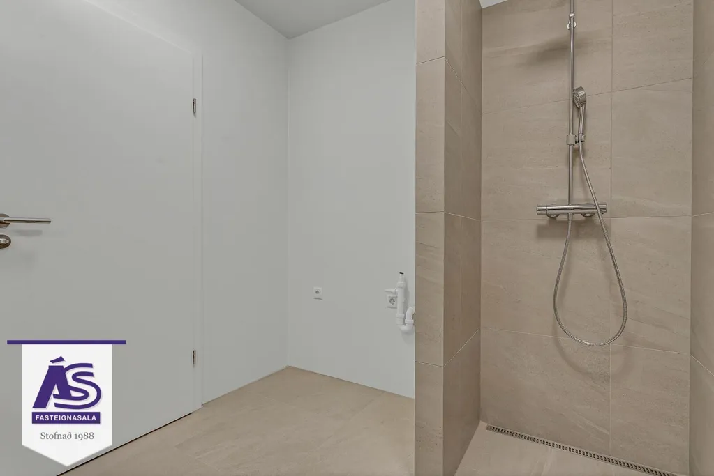 Bagni - New 2-4 Bed Apartments with Elevator in Skarðshlíð