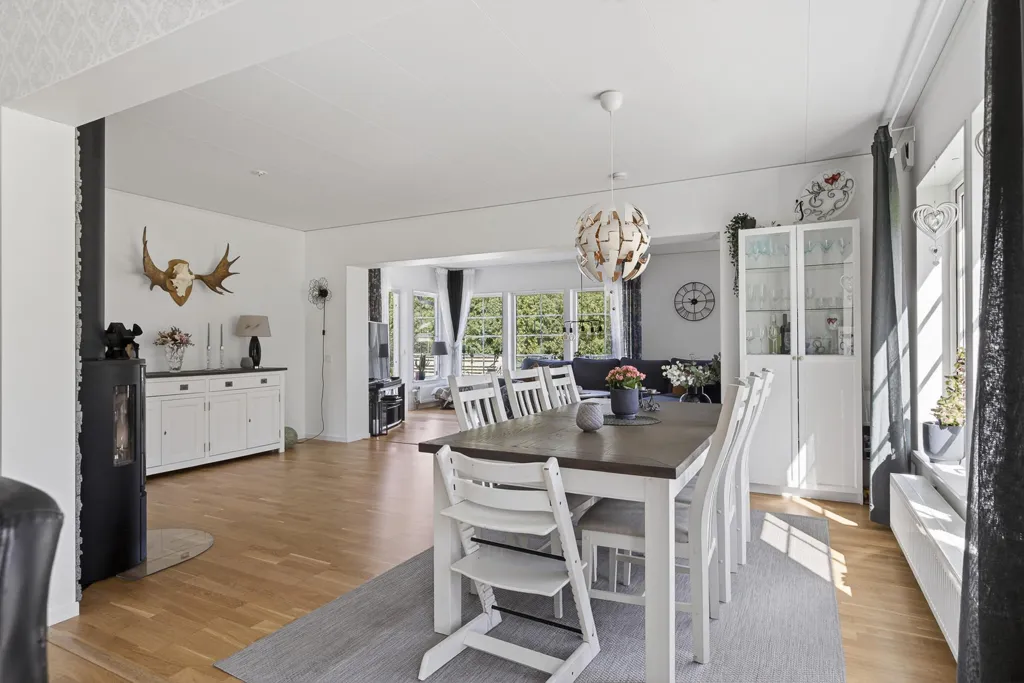 Söögituba - 5-Bedroom Villa with Double Garage in Saxnäs