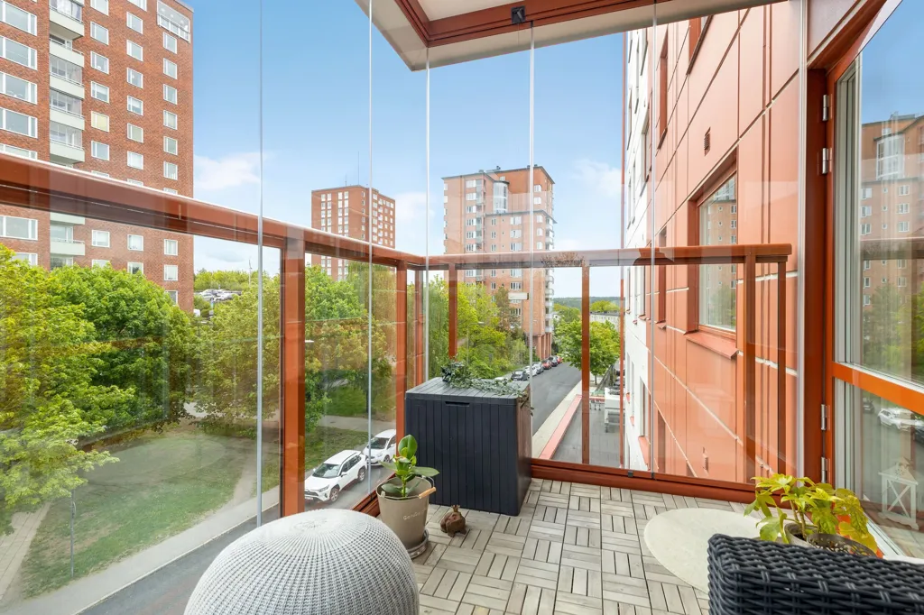 Balcon - Modern Flat with Balcony in Hässelby Strand