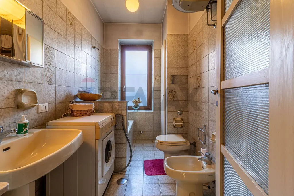 Salles de bain - Triplex Villa with Garden in Occhieppo Superiore