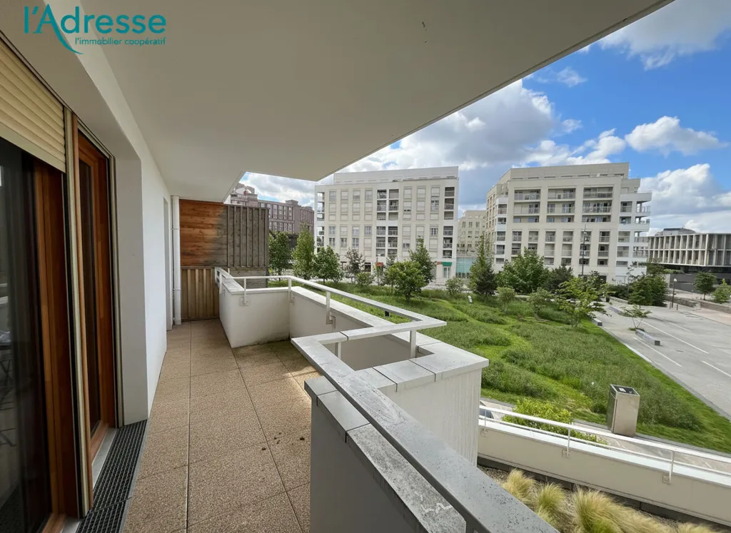 Balcon - Appartement 2 Pièces avec Vue Dégagée à Noisy-le-Grand