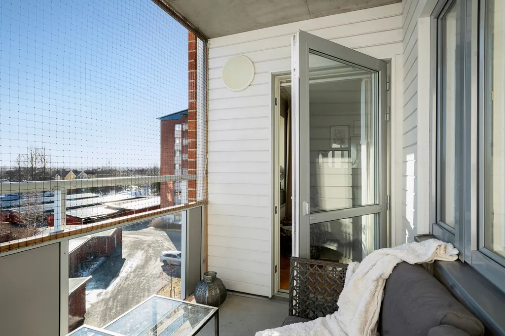 Balcony - Modern Apartment with Balcony in Gimonäs