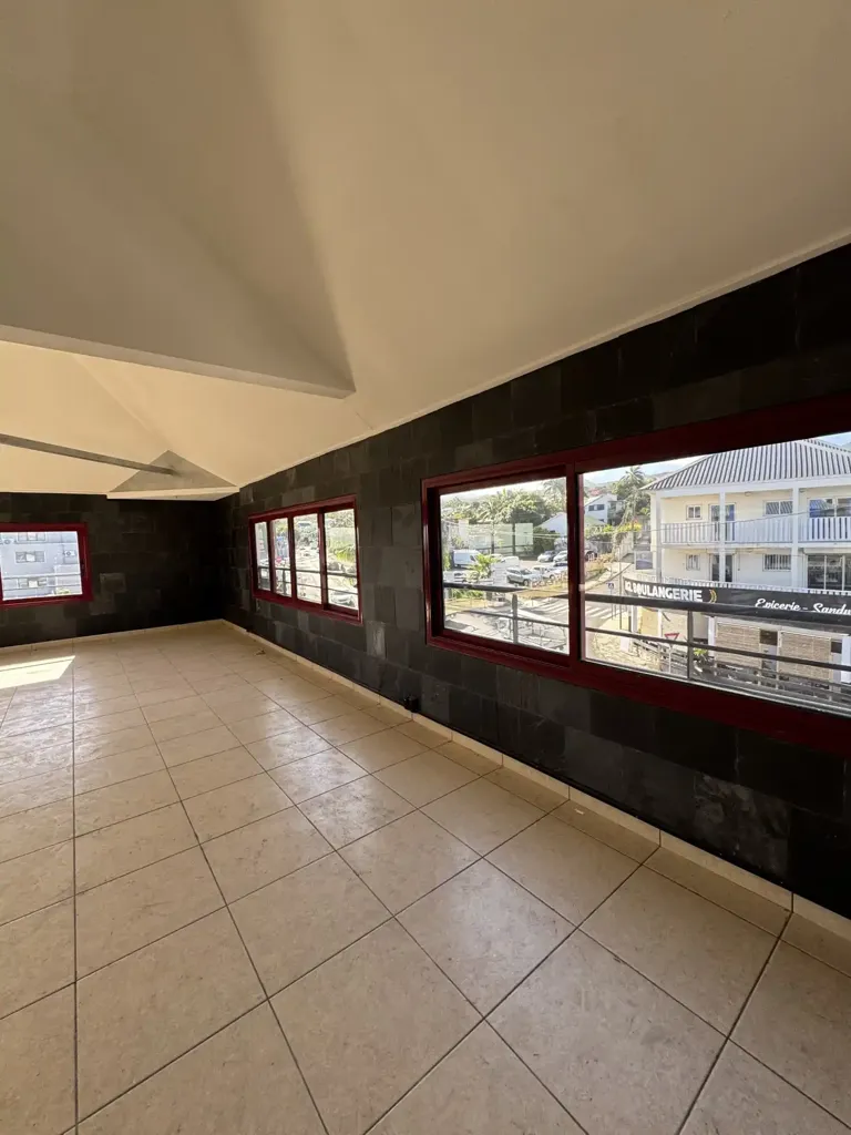 Stanze - Open Space with View in Central Location