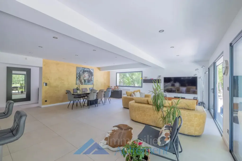 Soggiorno - Renovated Villa with Pool in Puyricard