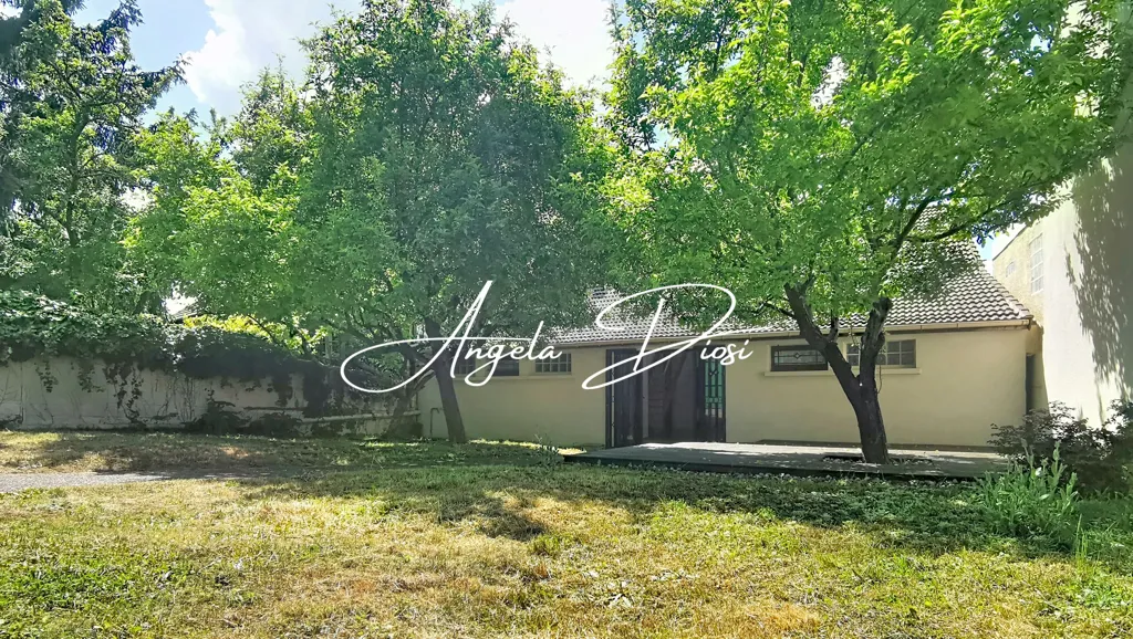 Garden - Loft-Style House with Garden in Antony