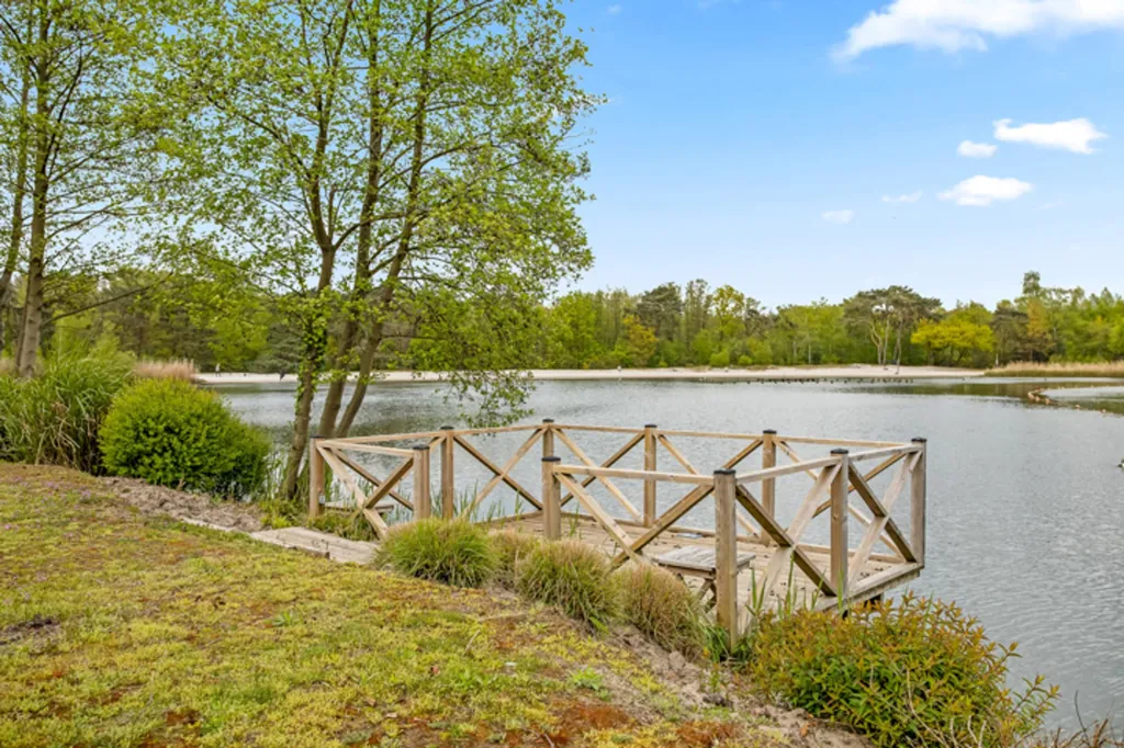 Jardin - Chalet avec vue sur l'eau à Mol