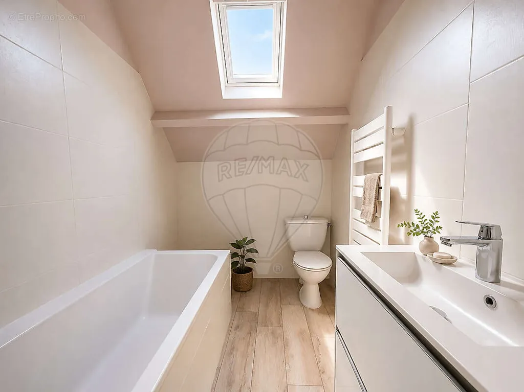 Vannitoad - Duplex with Character in Senlis Centre