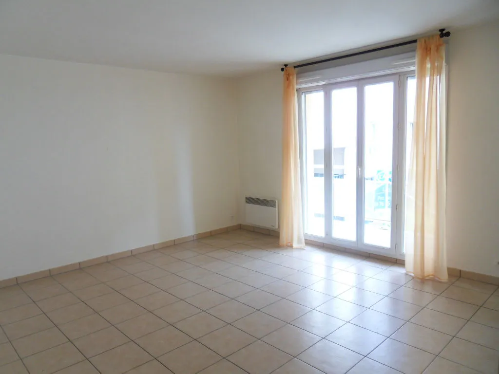Pièces - Studio avec Parking dans Immeuble Récent à Pontoise