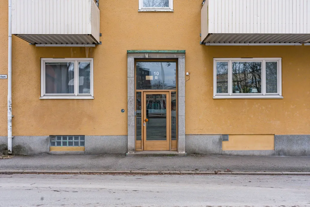 Exterior - Renovated Apartment with Balcony in Örebro