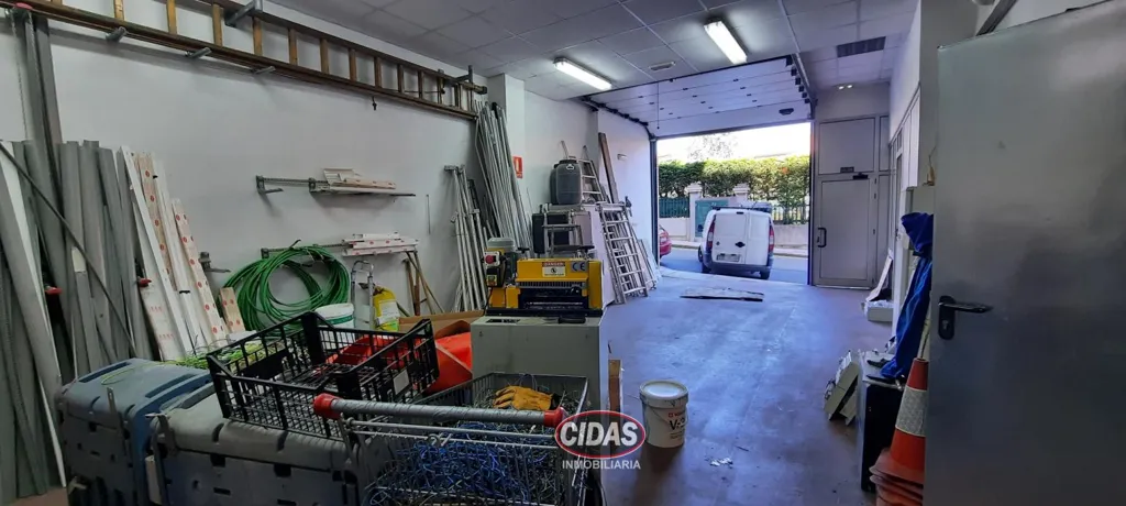 Pesuköök - Commercial Space with Parking in Oviedo