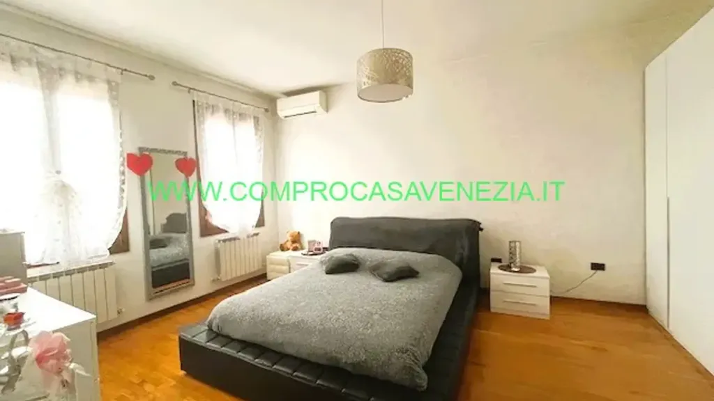 Chambres - Maison 6 pièces à IT