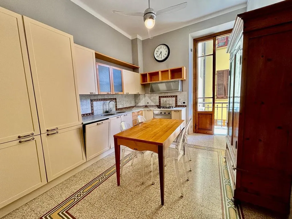 Salle à manger - 1930s Apartment with Balcony in Florence