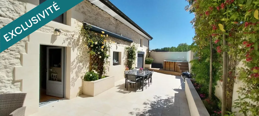 Terrazza - Renovated Townhouse with Pool in Langon
