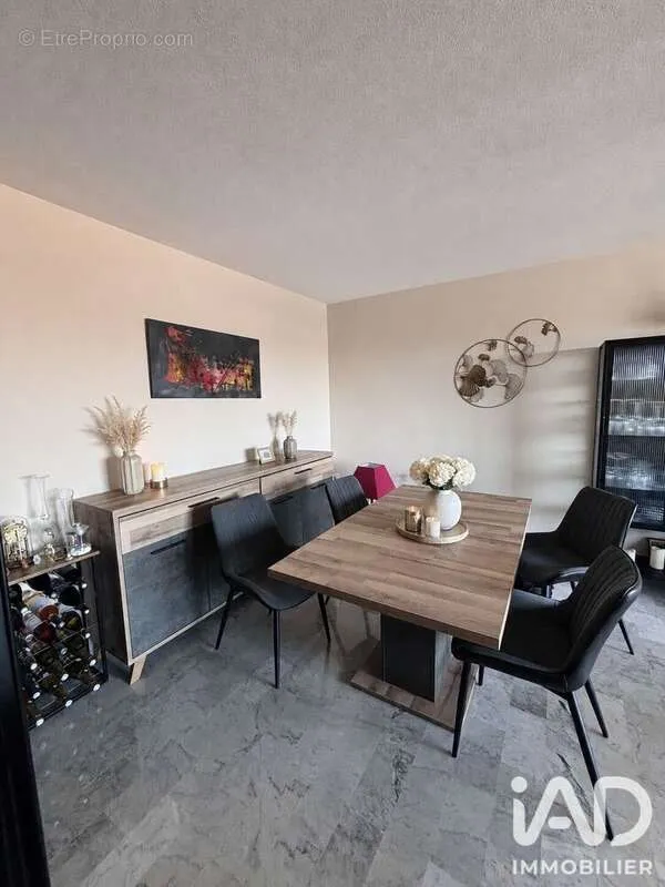 Salle à manger - Appartement Rénové avec Terrasse à Vallauris