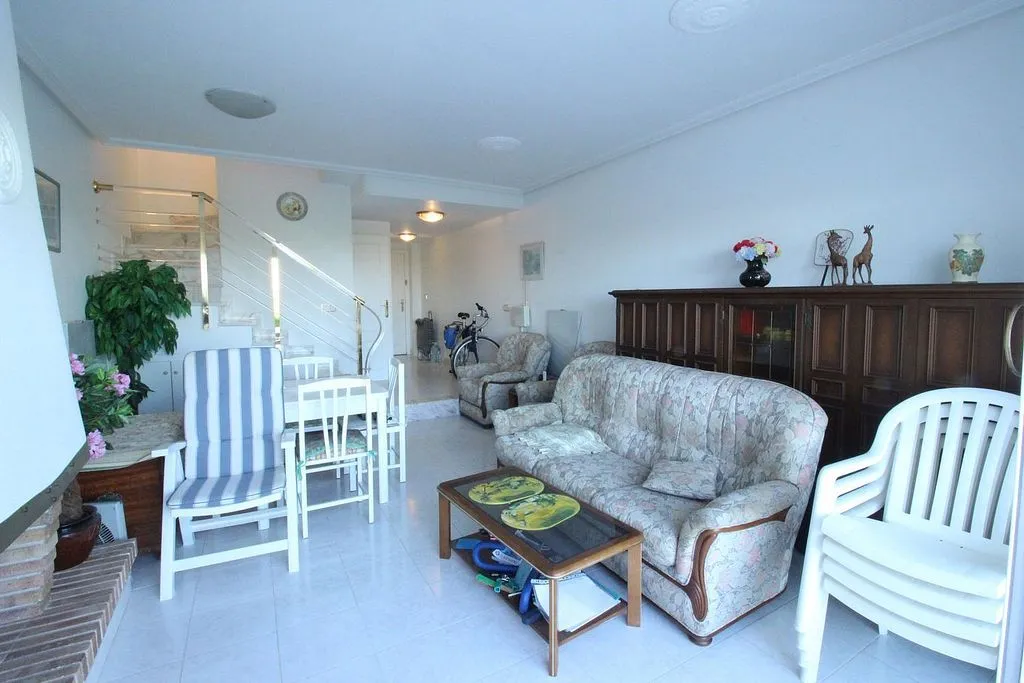Elutuba - Terraced House with Pool in Calle Bruselas