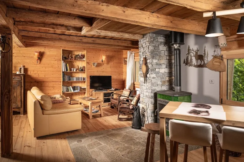 Séjour - Chalet Ancien avec Vue Montagne à Thônes