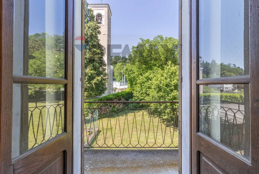 Balcony - Villa with Garden near Municipio