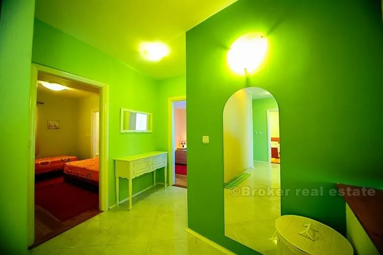 Esik - Newly Built Villa with Pool in Postira