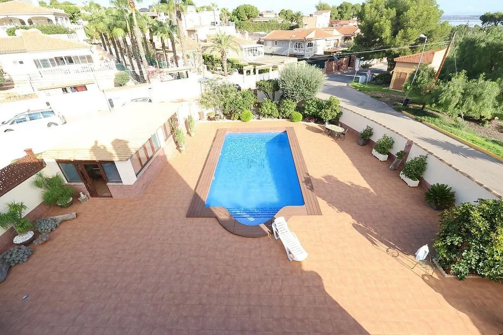 Piscine - Luxury Villa with Private Pool in Torrevieja