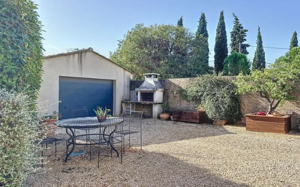 Aed - Bastide with Pool near Uzès