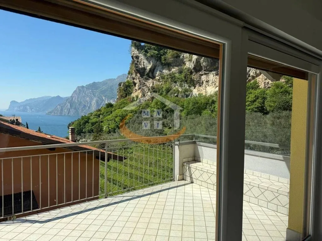 Terrasse - Luxury Penthouse with Lake View in Nago-Torbole