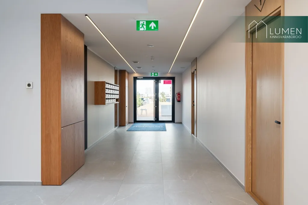 hallway_entrance