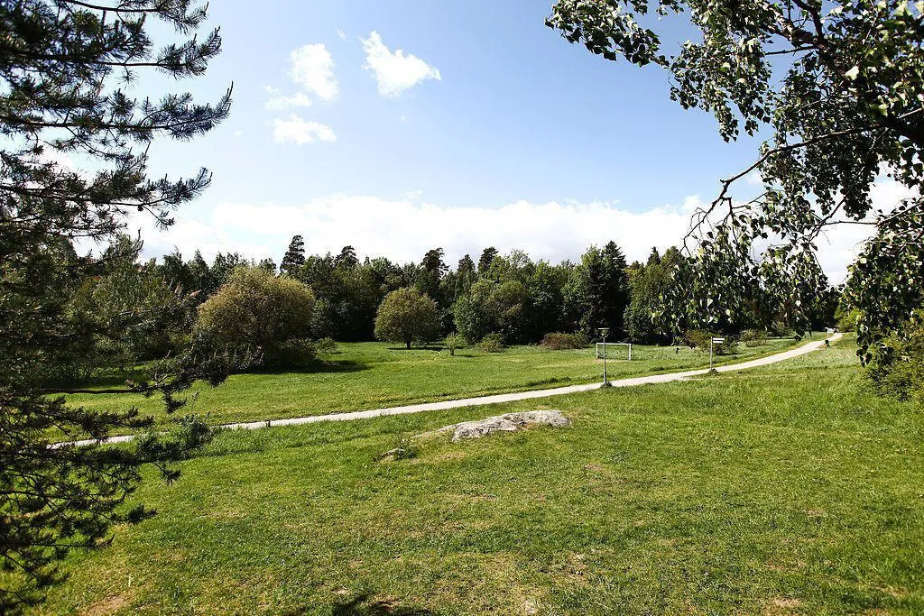 Giardino - One-Bedroom Flat with Parking in Munkmora