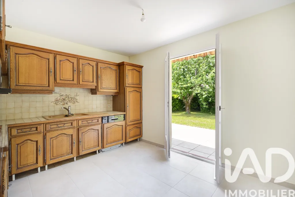 Kitchen - Charming House with Garden in Péchabou