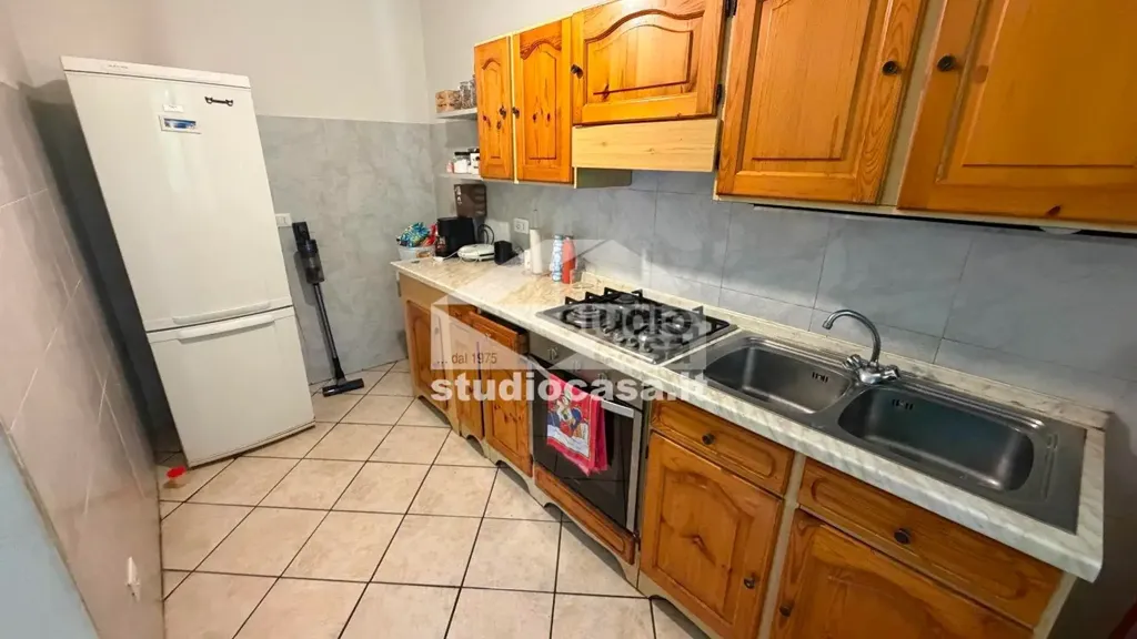 Cuisine - Villa with Three Apartments in Crema