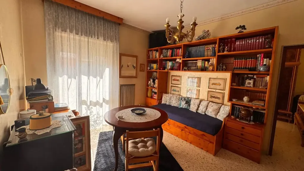 Kabinet - Triplex with Balconies in Central Bari