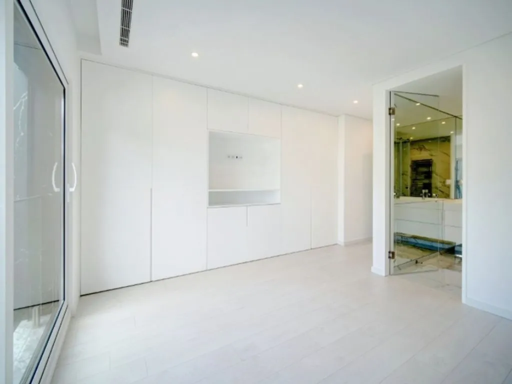 Toad - Contemporary Villa with Golf View in Almada
