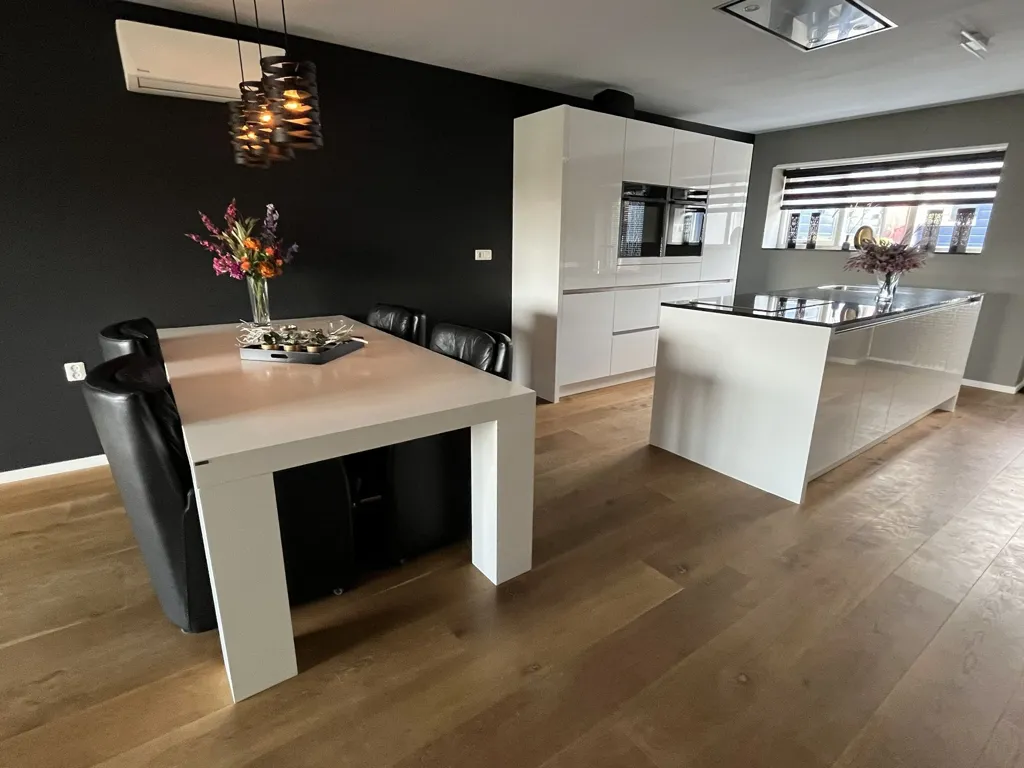 Söögituba - Modern House with Office Space in Ameide