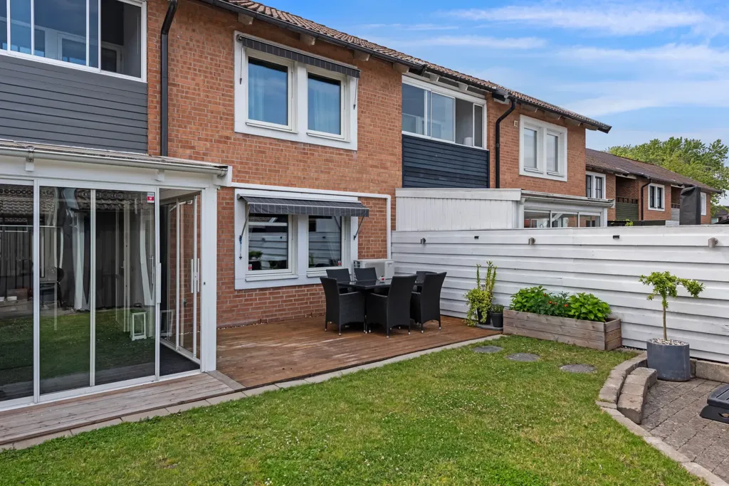 Aed - Modern Terraced House with Jacuzzi in Skåne