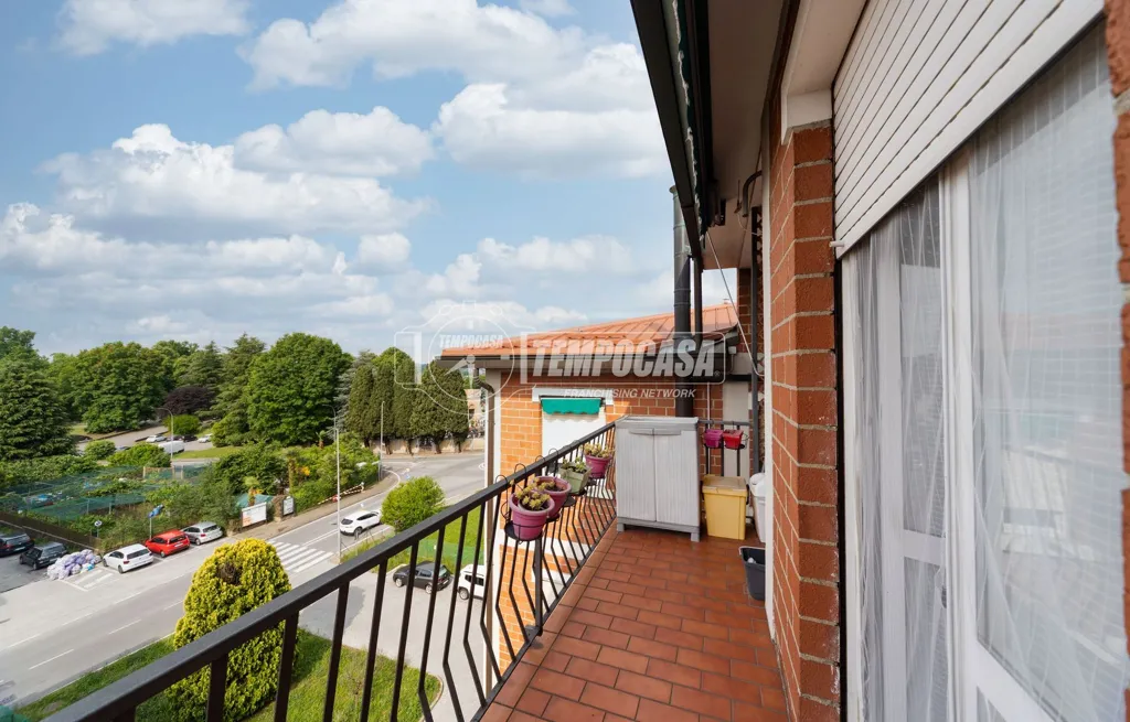 Rõdu - Apartment with Balcony in Central Bulciago