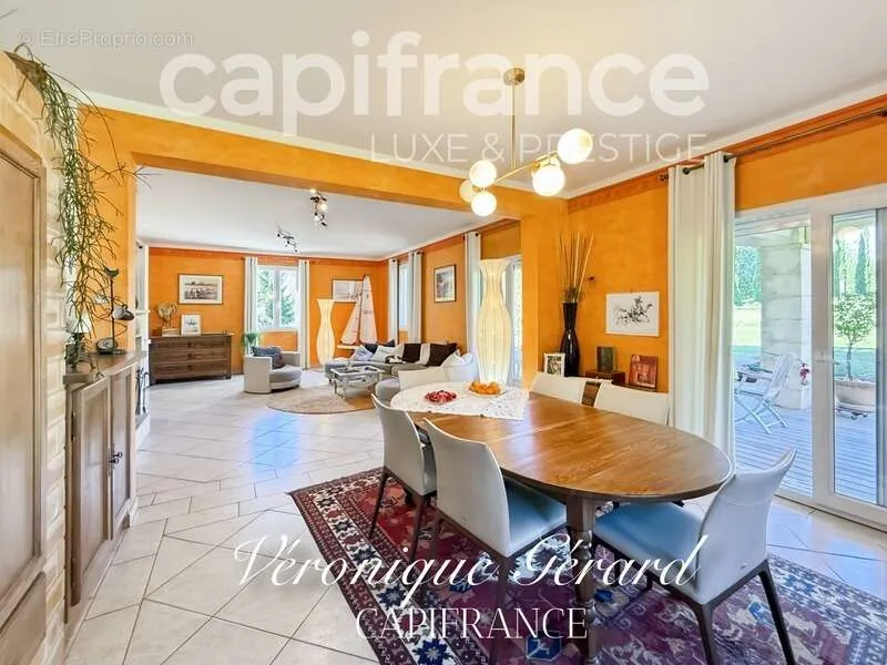 Söögituba - Equestrian Property with Longère in Salleboeuf