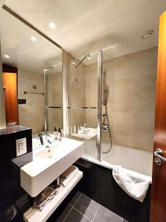 Salles de bain - Appartement T1 en Résidence de Tourisme à Paris 15e