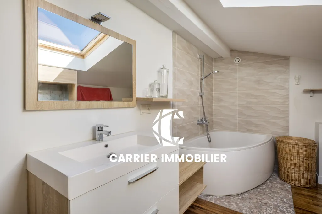 Vannitoad - Architect-Designed House with Pool in Saint-Genis-les-Ollières